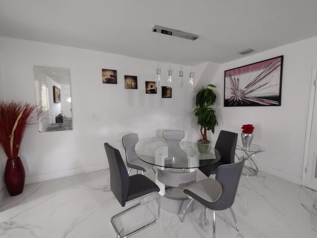 נורת' מיאמי ביץ' Cheerful 3-Bedroom Home /Ac+ Free Parking מראה חיצוני תמונה