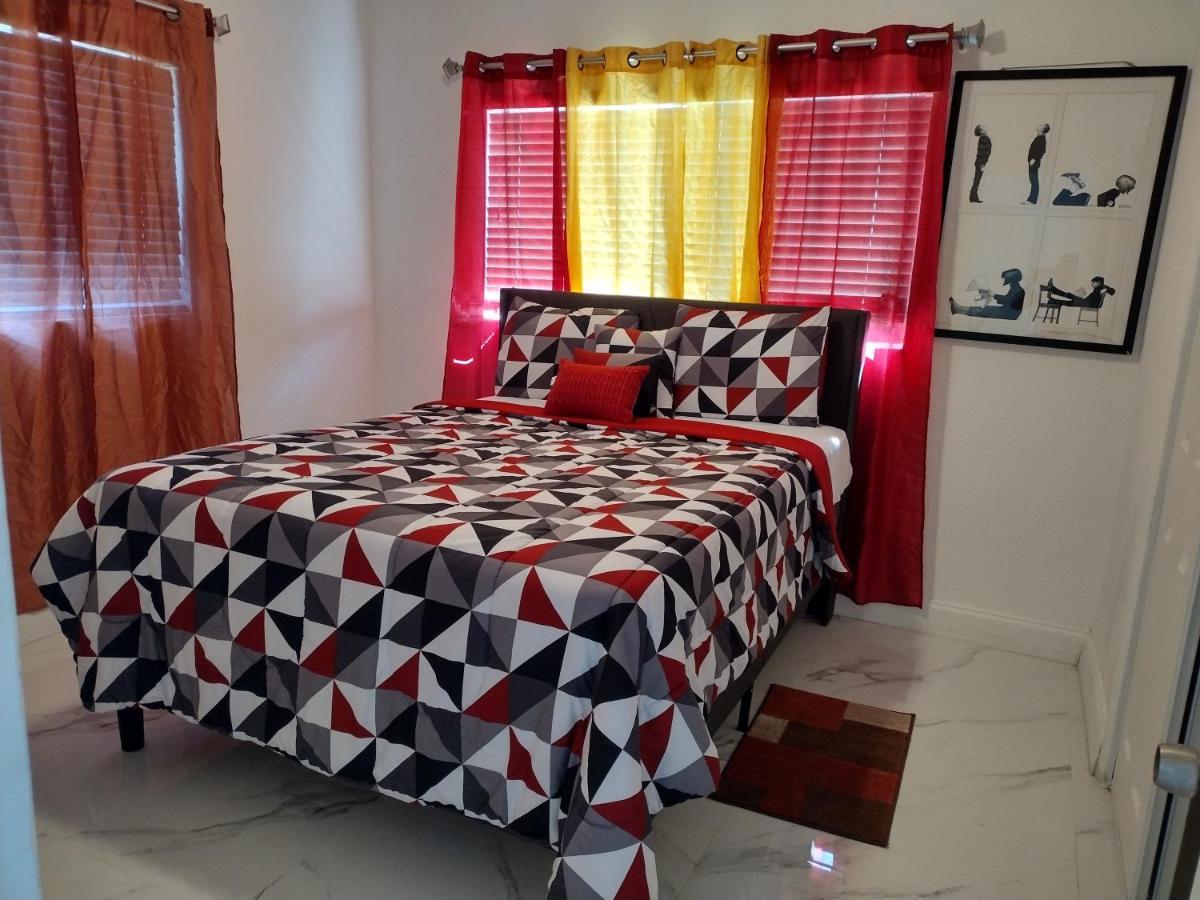 נורת' מיאמי ביץ' Cheerful 3-Bedroom Home /Ac+ Free Parking מראה חיצוני תמונה