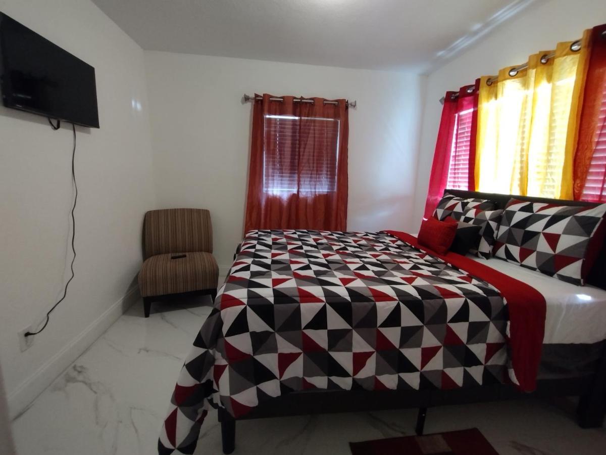 נורת' מיאמי ביץ' Cheerful 3-Bedroom Home /Ac+ Free Parking מראה חיצוני תמונה