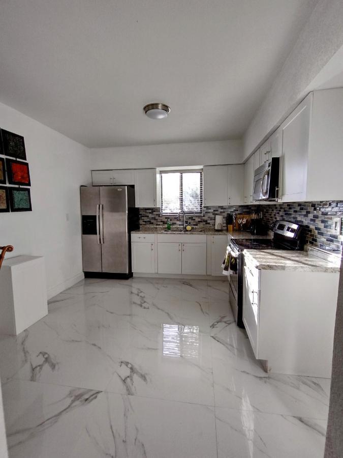 נורת' מיאמי ביץ' Cheerful 3-Bedroom Home /Ac+ Free Parking מראה חיצוני תמונה