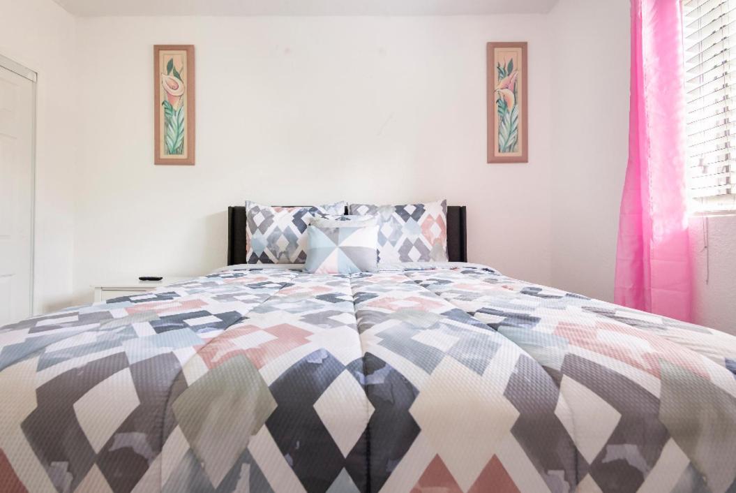 נורת' מיאמי ביץ' Cheerful 3-Bedroom Home /Ac+ Free Parking מראה חיצוני תמונה
